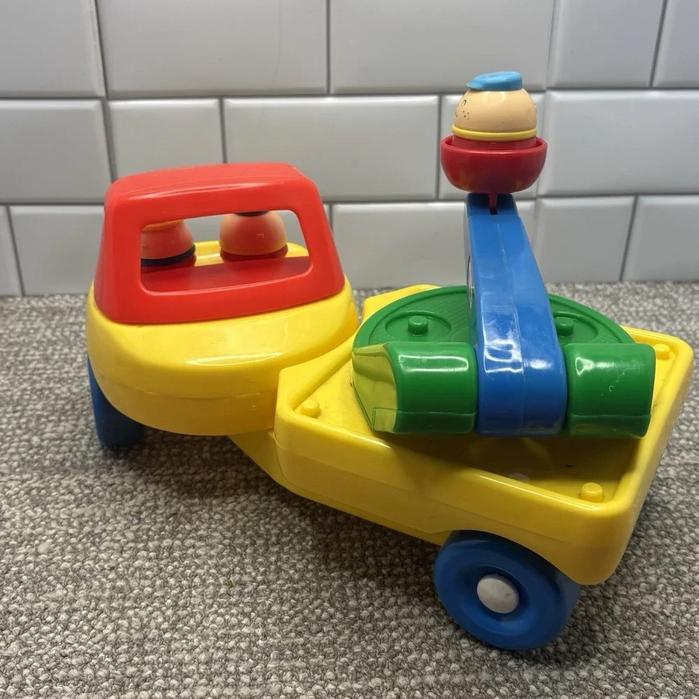 Little Tikes VTG Construction Truck W People Yellow W Bucket Lift Nice Condition